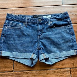 dark wash blue denim shorts